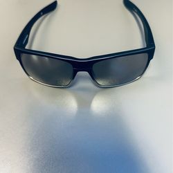 Oakley Twoface Machinist Collection Matte Black Sunglasses** **Product Overview** Rooted in surf and skate culture, the Oakley Twoface™ features a uni