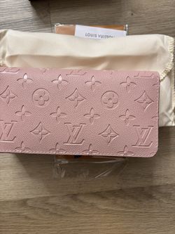 Woman’s LV Wallet 