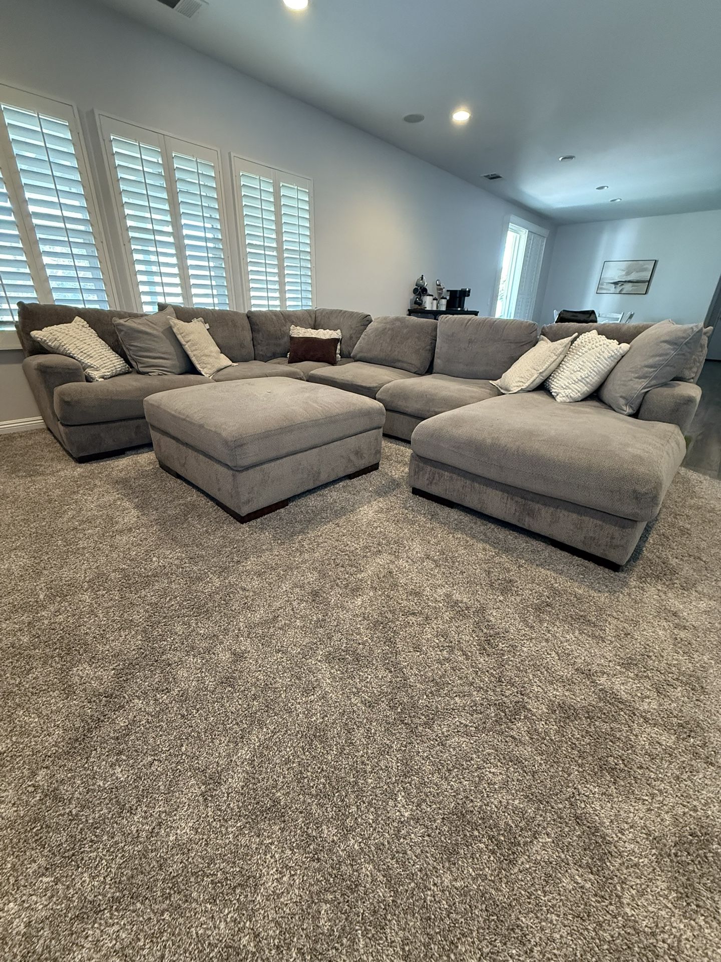 Large Ashley’s Grey Sectional W/ottoman