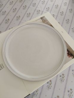 Brand new set of dinner plates(4)