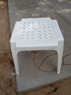 Side table ( plastic)