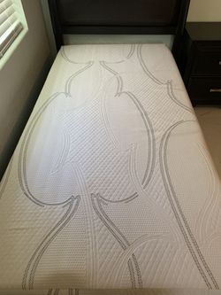 Twin bed set with mattress