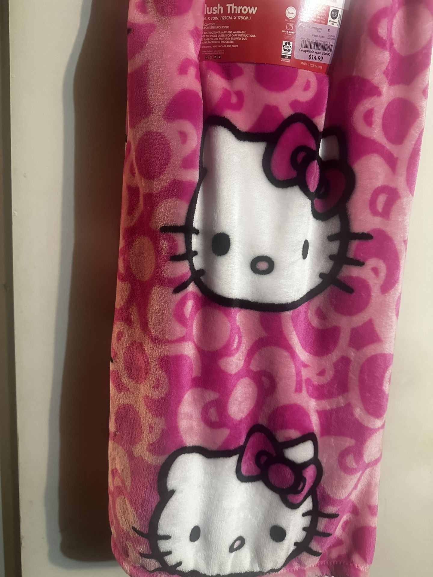 Hello Kitty pink bow blanket