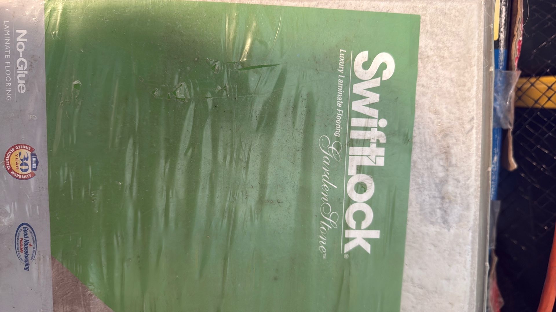 Armstrong No Glue Flooring (1 Box)