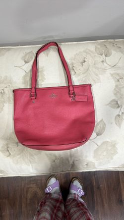 Coach Leather Pink Shoulder Bag. Style 57789 
