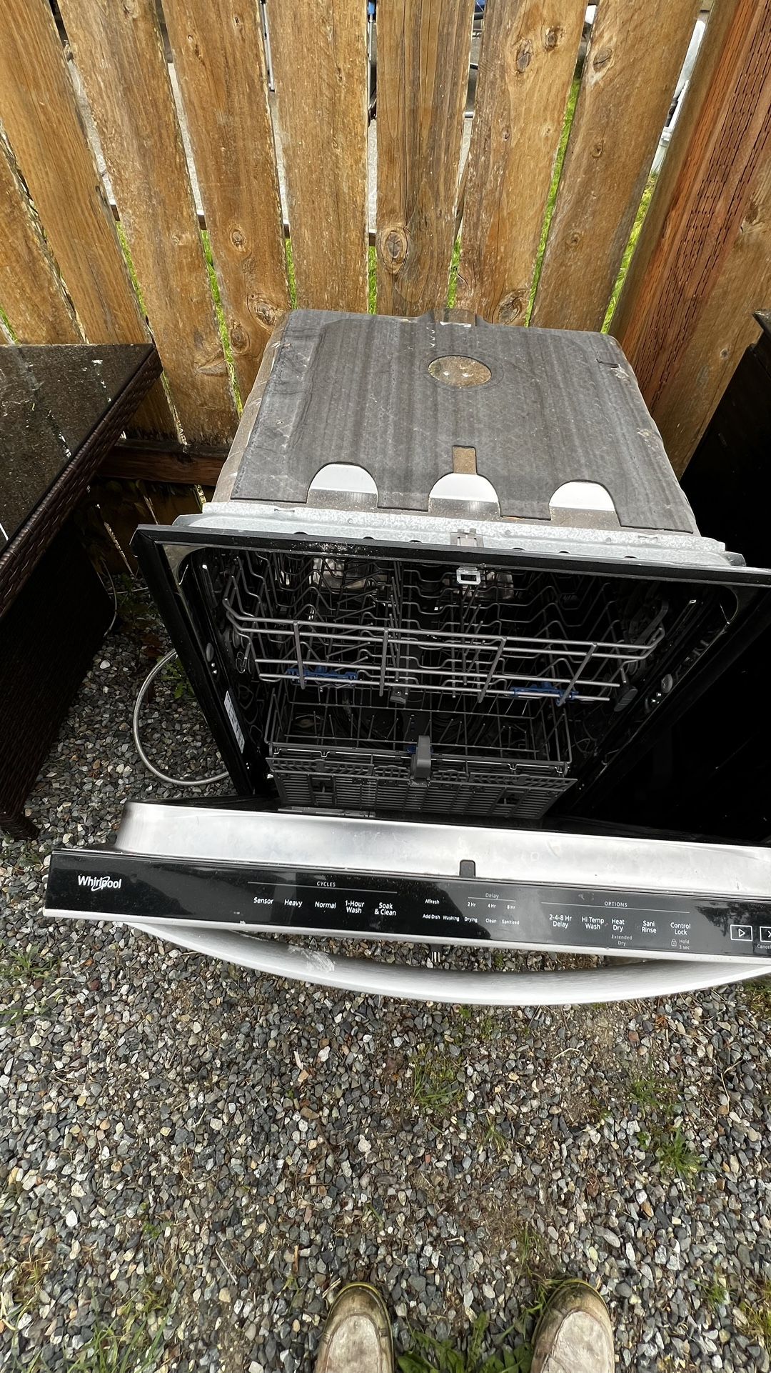 Free 🆓 Dishwasher/ Electric Stove
