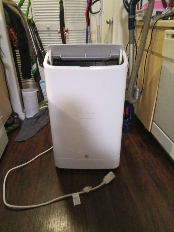 GE Portable Room Air Conditioner And Dehumidifier