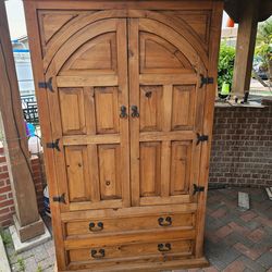 Wardrobe/Armoire