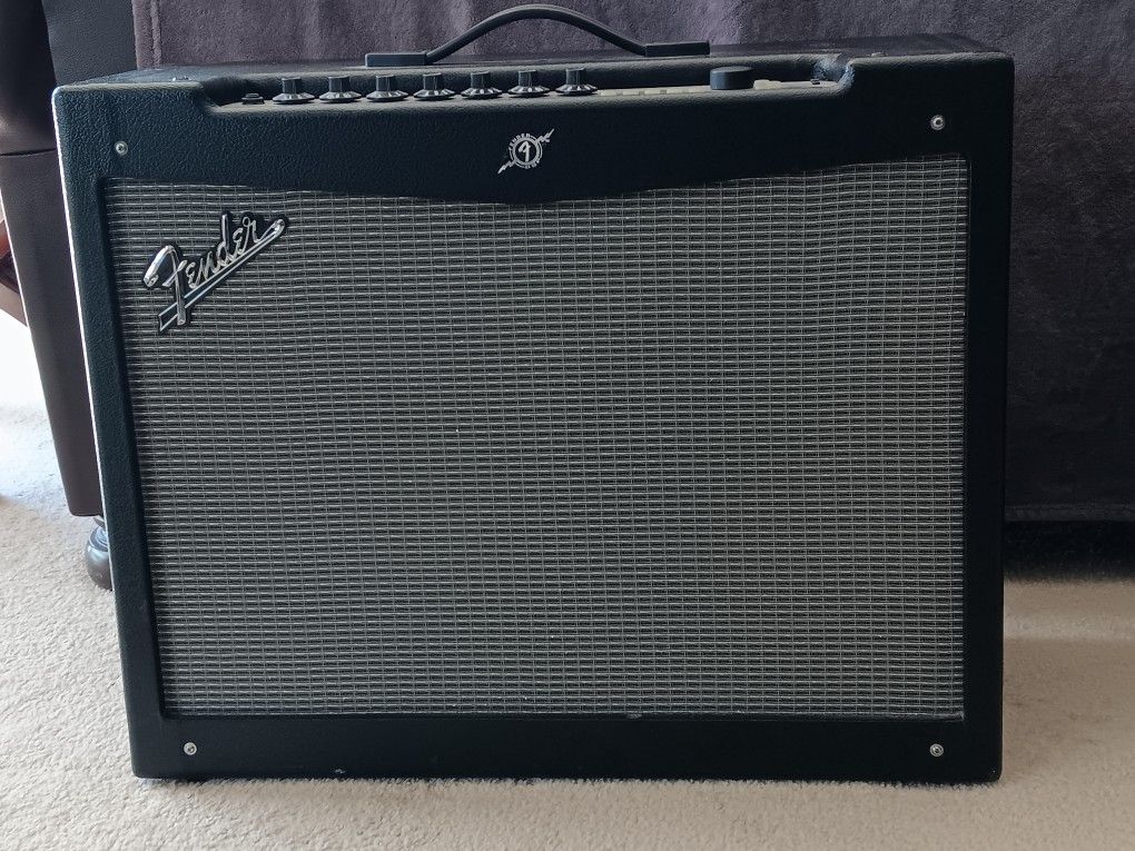 Fender Mustang IV with MS4 Footswitch