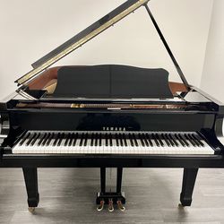 Superb Mint condition Yamaha G2 Grand Piano