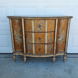 Cabinet dresser