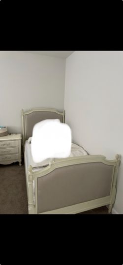 Pottery Barn Blythe Twin Bed