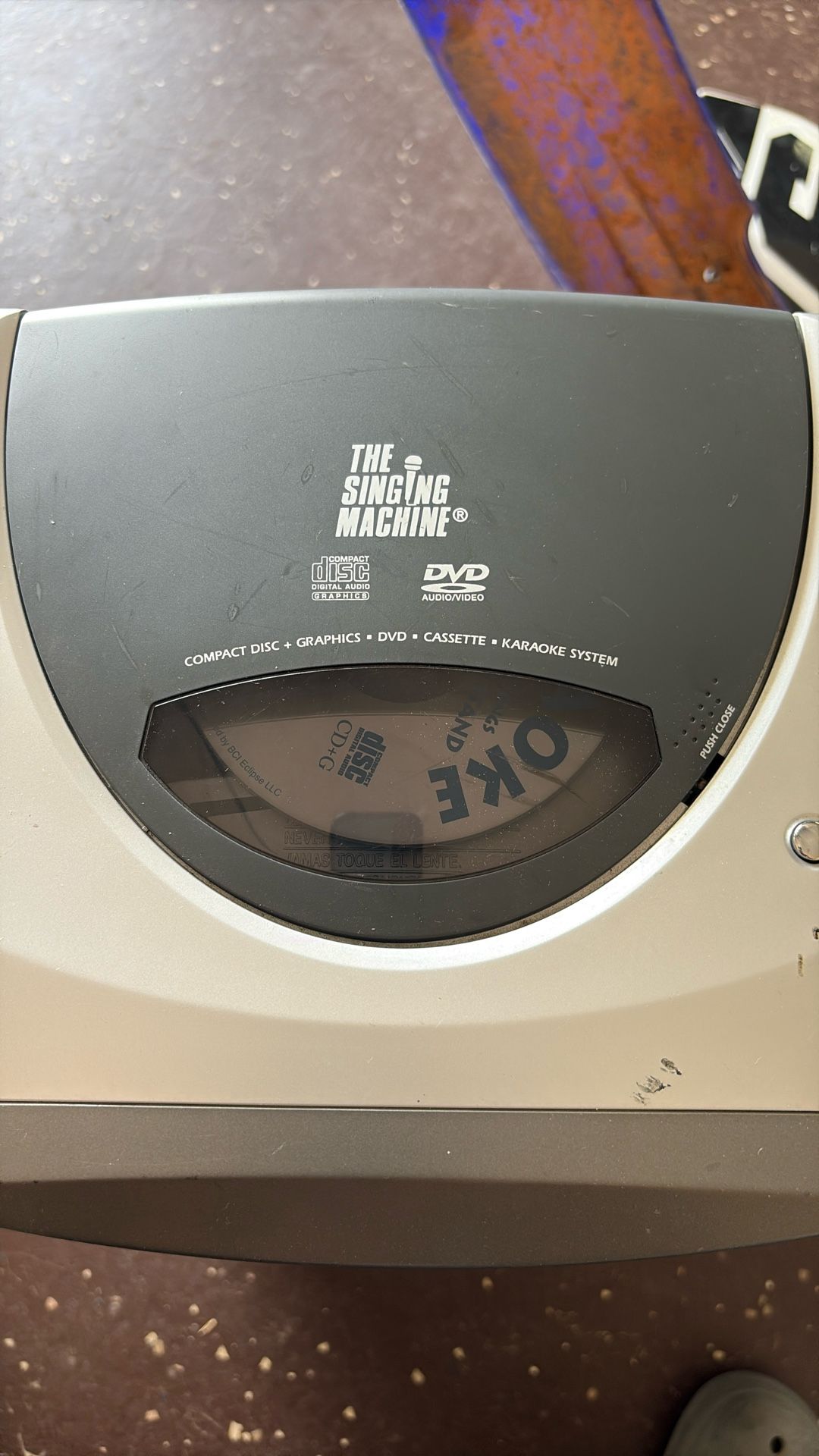 The singing machine ! (KARAOKE)