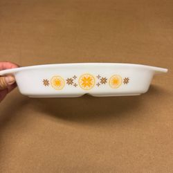 Vintage Pyrex 1.5 Qt Oval Divided Casserole Pan Gold Medallion USA Ovenware