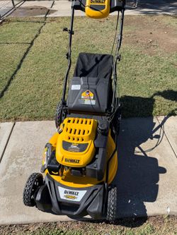 DEWALT
21 in. 196cc E-GOV Engine 3-in-1 Gas RWD Self-Propelled Lawn Mower with High Rear Wheels