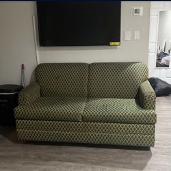 Pull Out Couch 