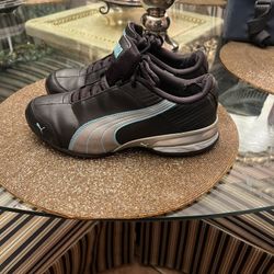 Women Shoes 👟 Pumas Size 8