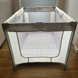 FOLDABLE CRIB