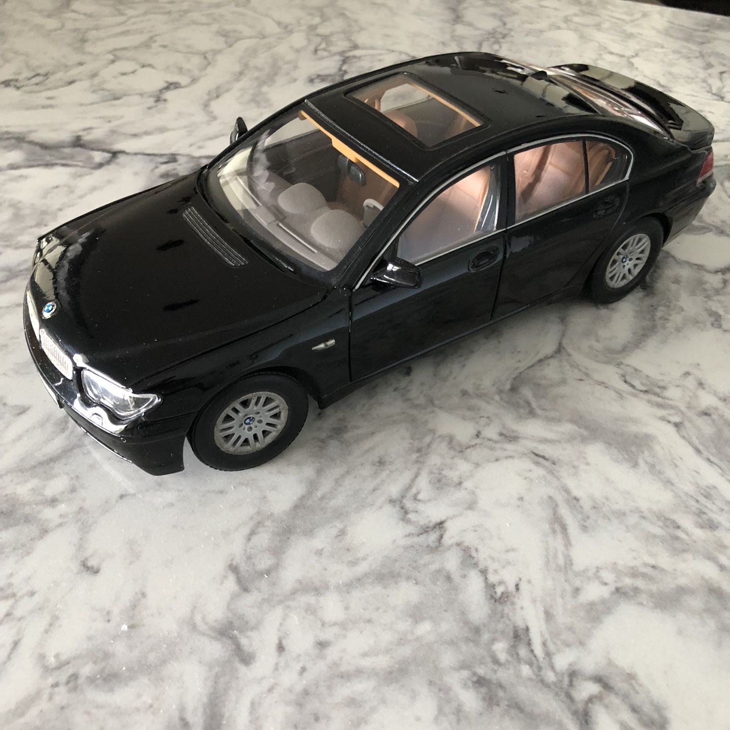 BMW 745i 1/18 Motor Max Model for Sale in Boca Raton, FL - OfferUp