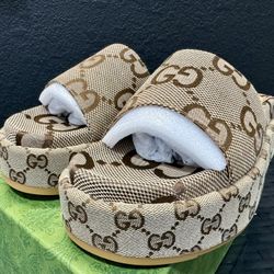 Women Gucci Angelina GG Canvas Flatform Slide Sandals