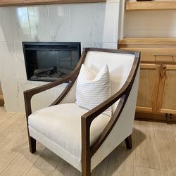 Beautiful accent chair, very comfortable