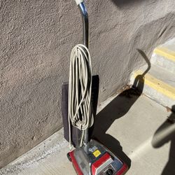 VINTAGE Vacuum. WORKS GREAT!