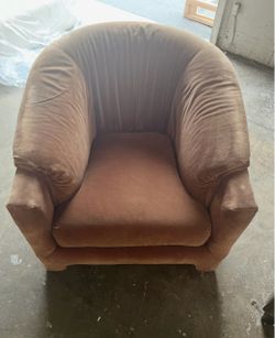 2 comfy club chairs