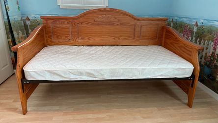 Wood Twin Daybed with Mattress