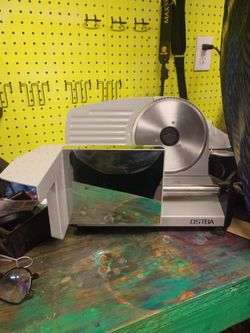 Ostba brand electric deli meat slicer only use a few times so like new comes with a sharpener for the blade