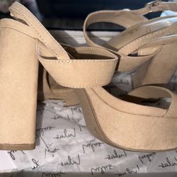 Women’s Size 8 Heels 