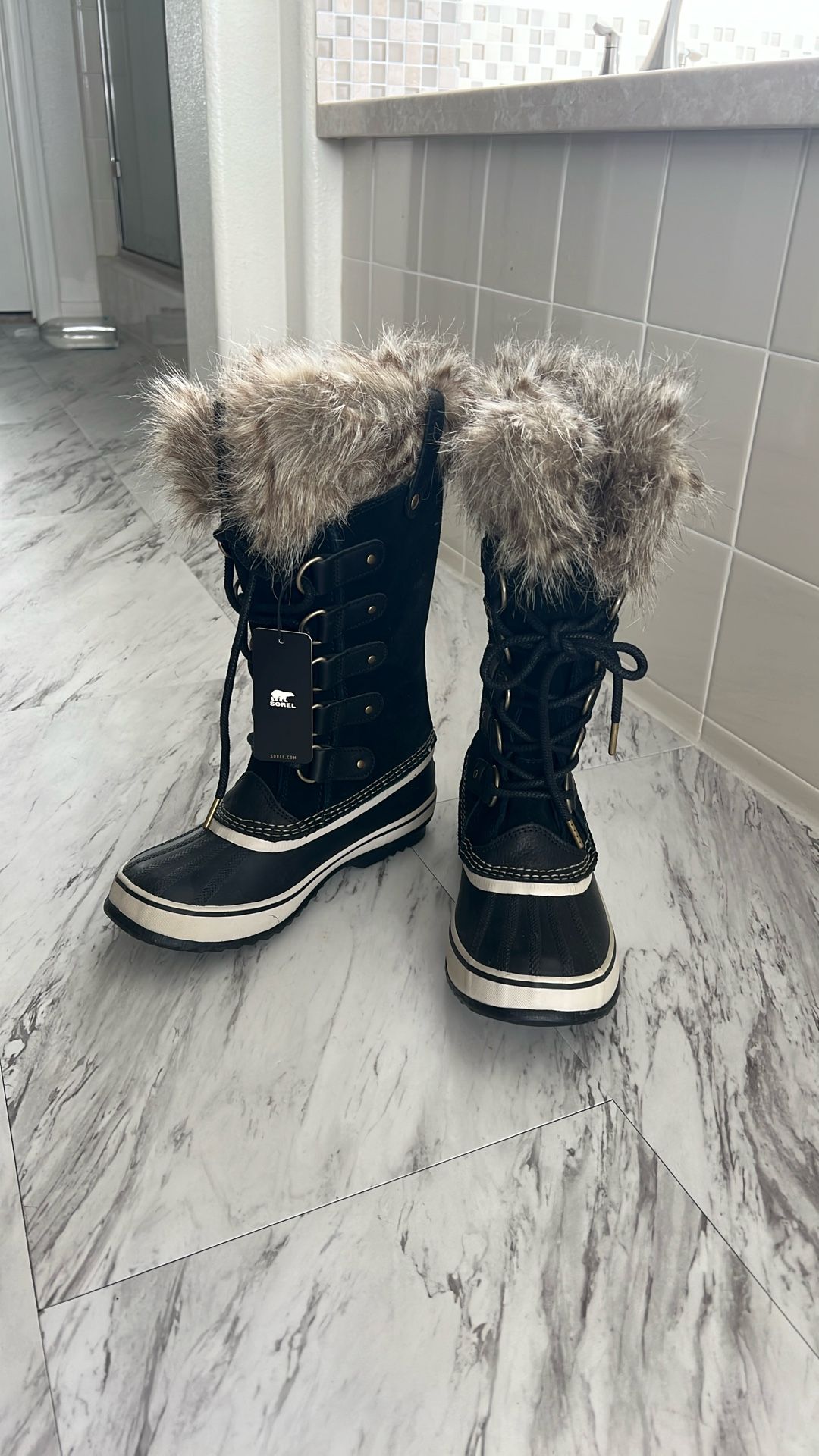 Sorel Joan of Arctic Winter Boots – Women’s 6.5 (Black/Stone)