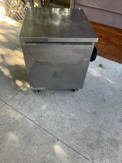 Refrigerator Unit