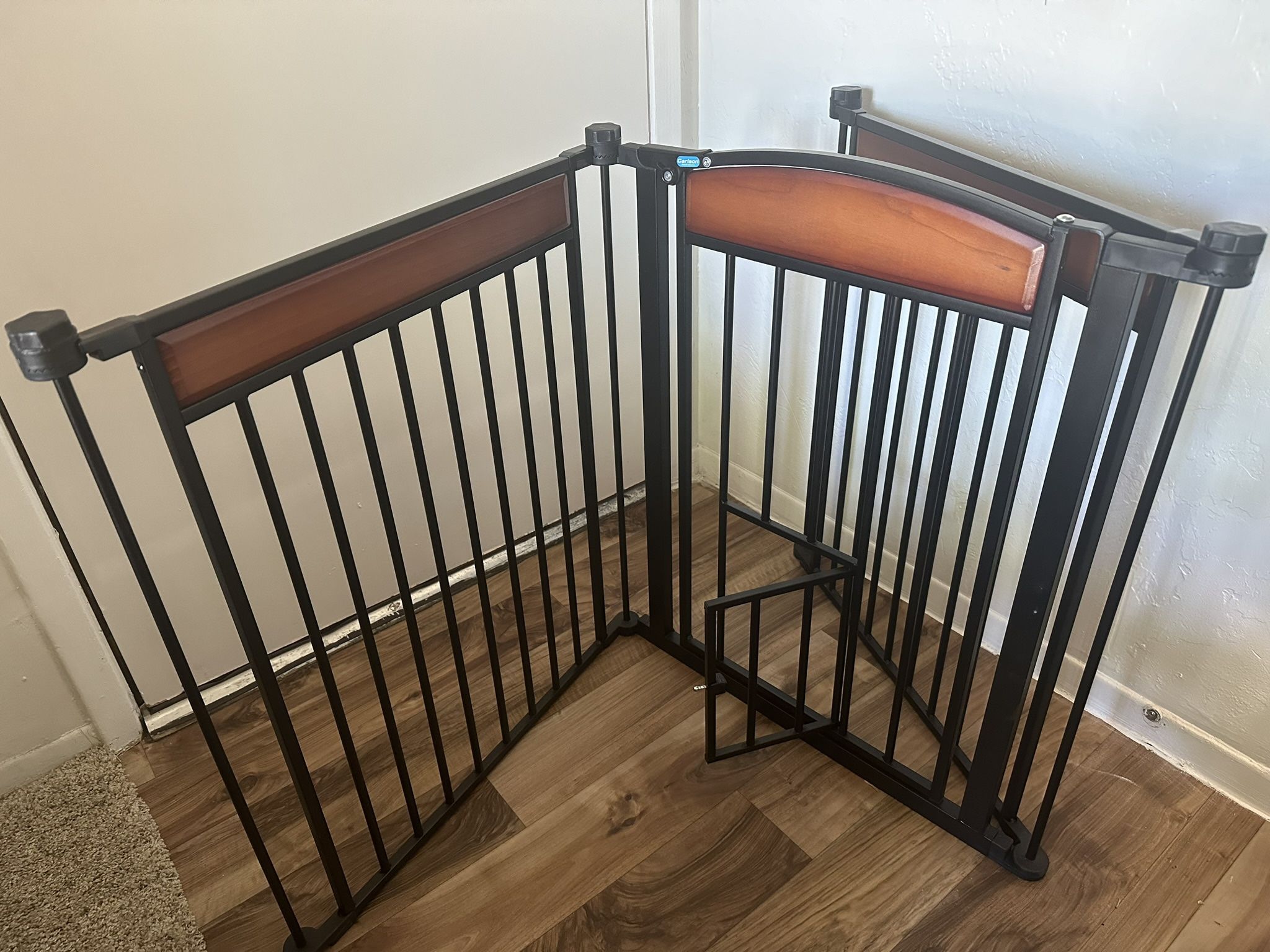 Carlson Deluxe Flexi Walk-Thru Dog/Cat/Baby Gate