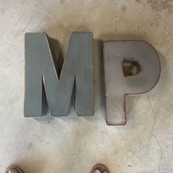 Metal letters $10 M p