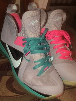 9.6 condition ... size 12 no box .. super clean ..