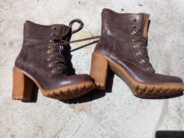 Ugg Ladies Sz 10 Boots Brown