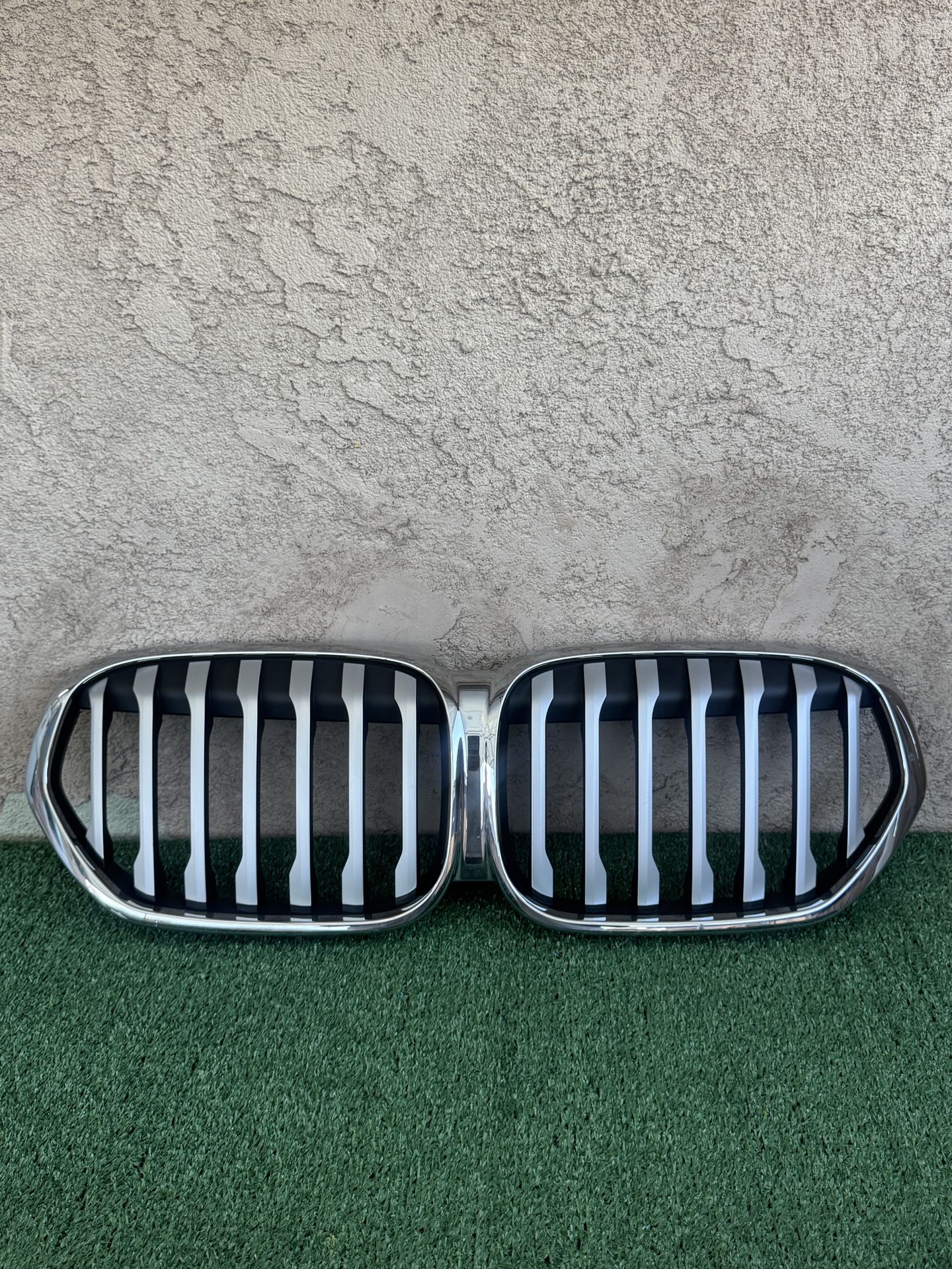 2019-2021 BMW X1 F48 F49 LCI M-SPORT OEM FRONT BUMPER GRILE OEM