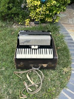 Piano Italian Accordion. 🪗 