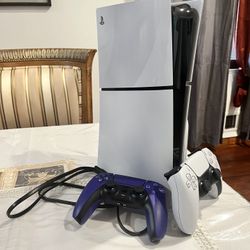 Ps5 Slim + 2 controllers + 6 Games