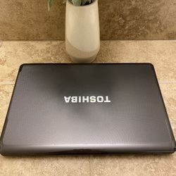 Toshiba Satellite i3 with NEW BATTERY