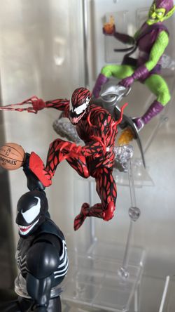 Mafex Carnage and Spider-Man