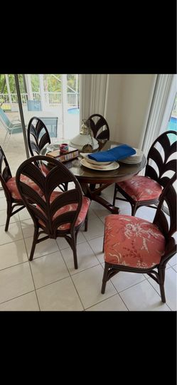 Kitchen table with 6 chairs