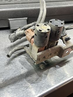 93 94 4runner Front Axle Solenoid  