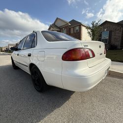 2000 Toyota Corolla