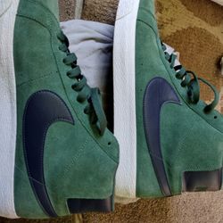 Nike SB Blazer Mid
Noble Green Size 13 $90/Obo