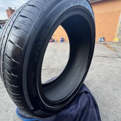 1 GOOD USED TIRE IN GREAT CONDITIONS 235/40R19 CITYTRAXX TIRE $40 PICKUP ONLY 