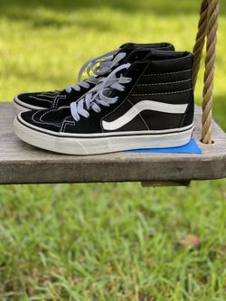 Converse high tops. 5 men’s 6.5 women’s
