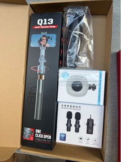 New vlogger set- tripod, mic and light