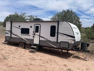 2024 Starcraft Autumn Ridge 26BHS – Excellent Condition – Lightly Used