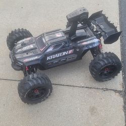 Kraton 8s RTR 4WD BLX